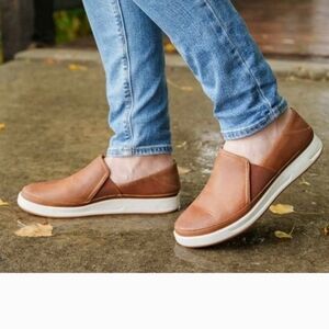 Kuru Roam Alta Wms SZ 8.5 Med. Slip On Cognac Brown Leather NIB